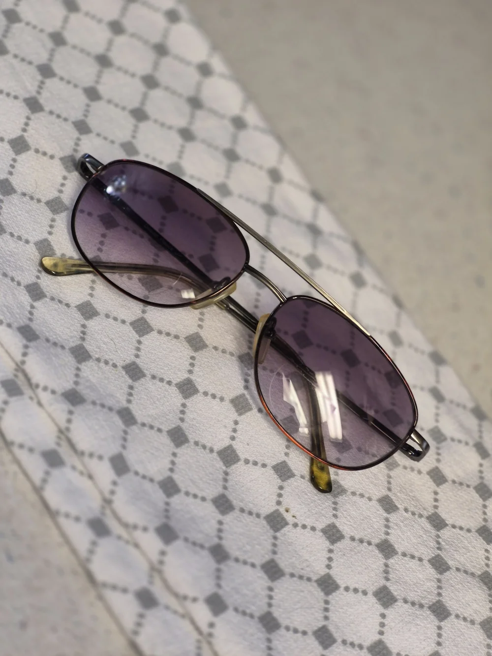 Men's Oval Metal Frame Sunglasses - Purple Lenses